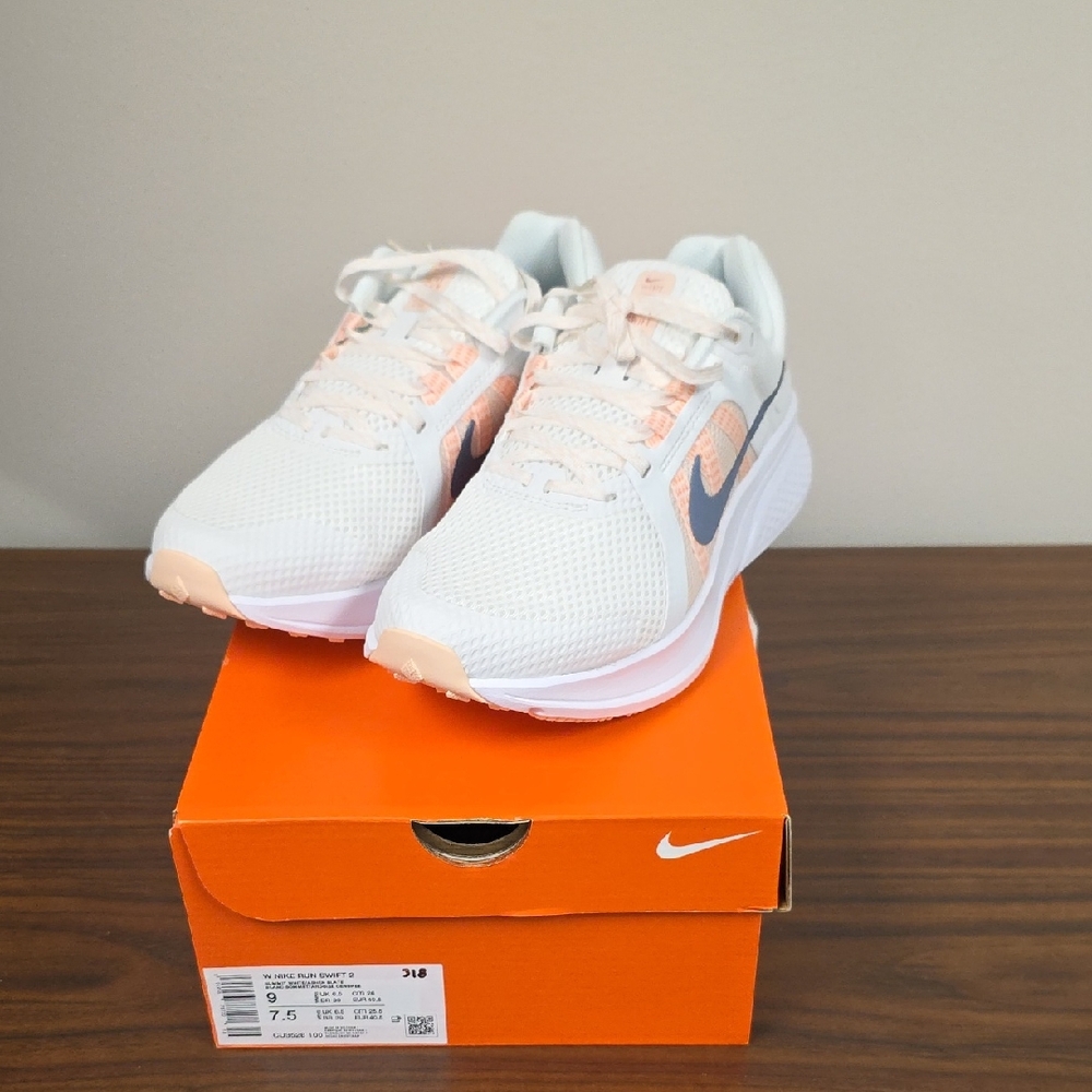 Nike Run Swift 2 Summit White/Aspen Slate Women's Sz 9 CU3528 100 NIB